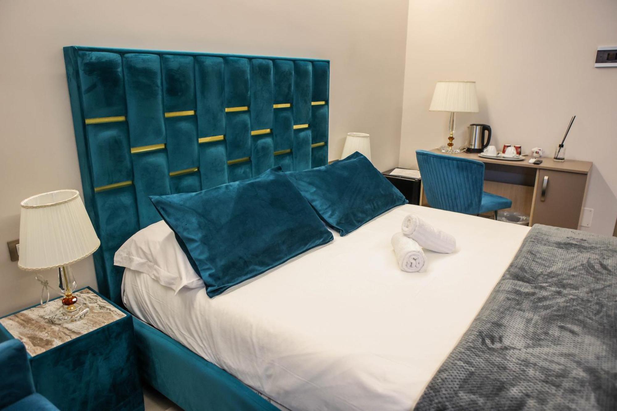 B&B Suites&Rooms Piazza Dei Martiri Katánie Exteriér fotografie