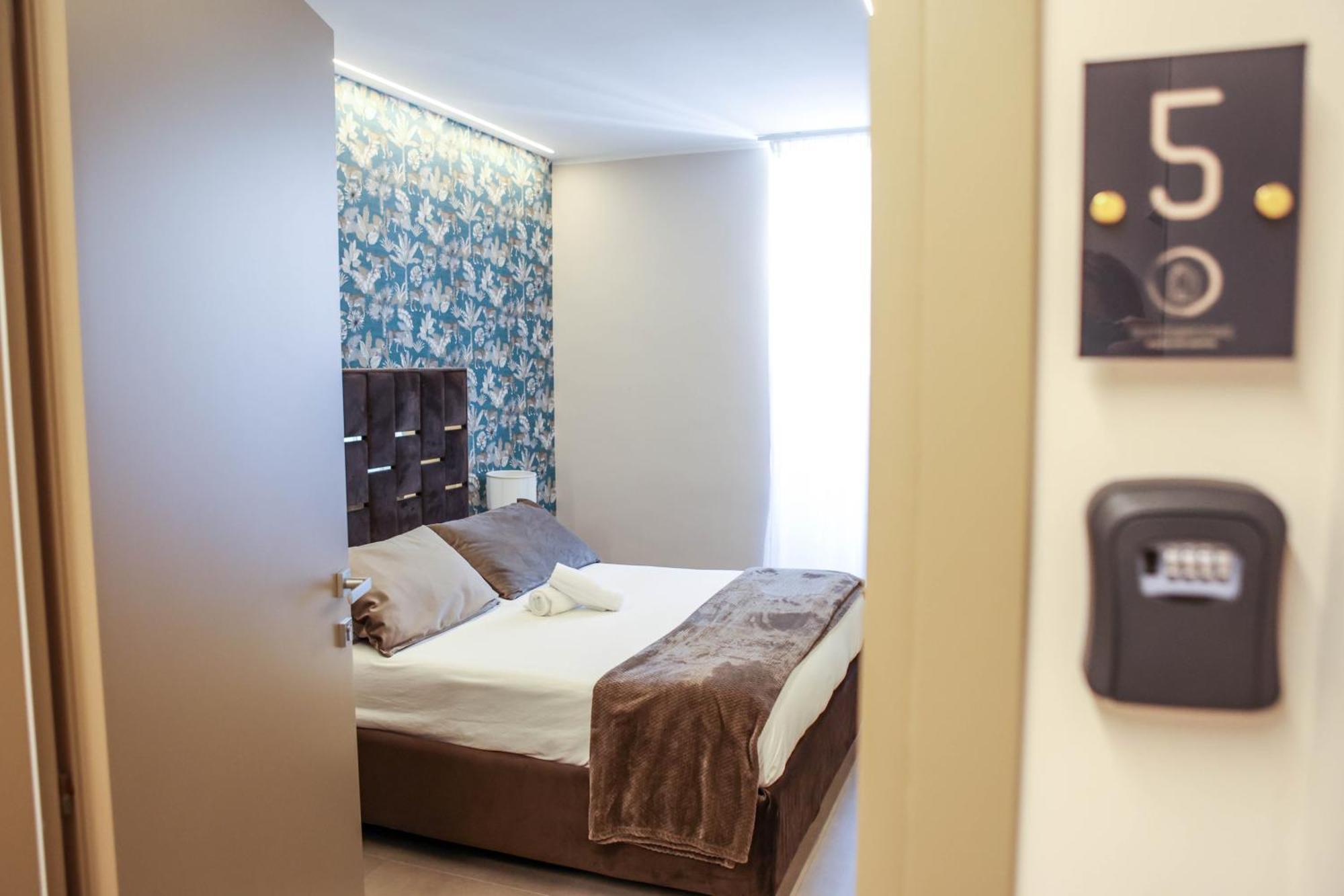 B&B Suites&Rooms Piazza Dei Martiri Katánie Exteriér fotografie