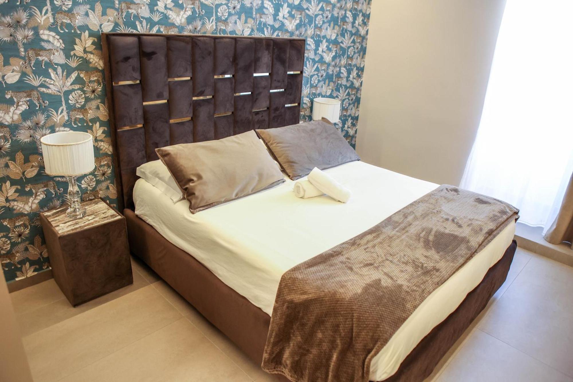 B&B Suites&Rooms Piazza Dei Martiri Katánie Exteriér fotografie