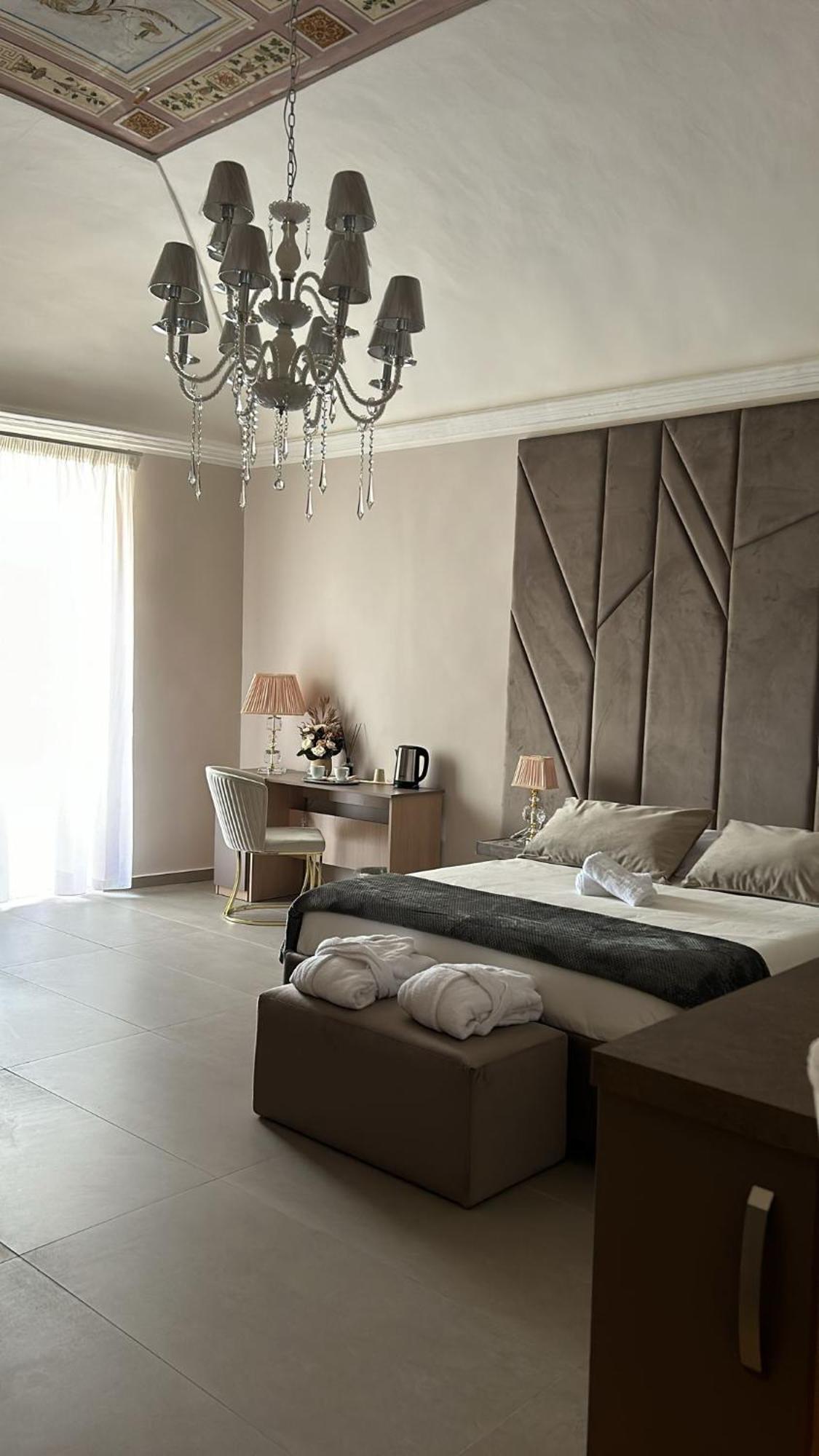B&B Suites&Rooms Piazza Dei Martiri Katánie Exteriér fotografie